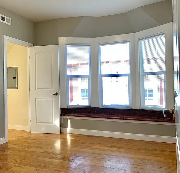 443 Judah St — Photo 3