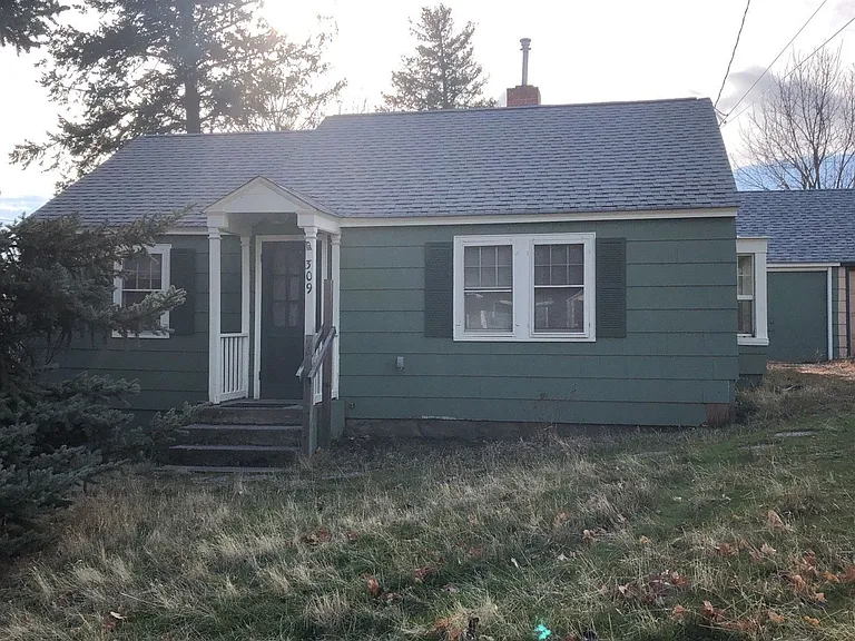 309 NW Cleveland St — Photo 1