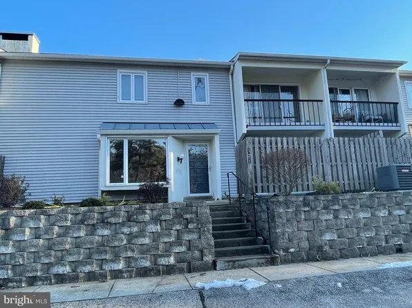 121 E Chelsea Cir, Newtown Square, PA 19073