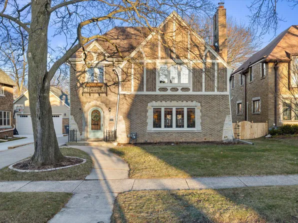 4914 N Woodburn STREET, Whitefish Bay, WI 53217