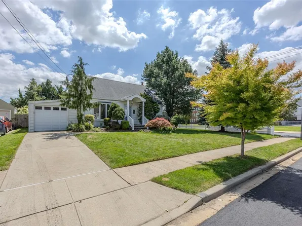 2348 Elbert Avenue, North Bellmore, NY 11710