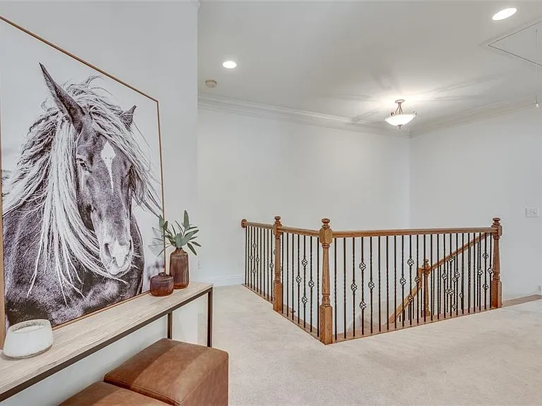 240 Lullwater Ct — Photo 35