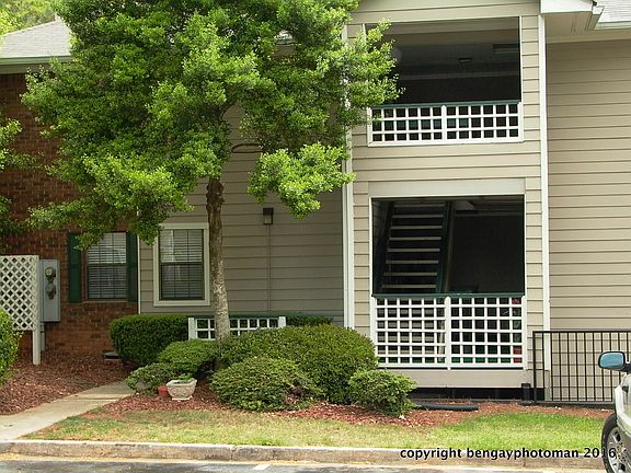 Ground floor entrance . . . 