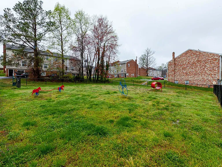 Hyde Park Townhomes — Photo 6