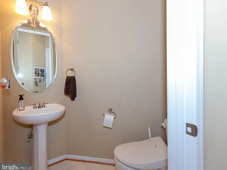 Powder Room, Main floor