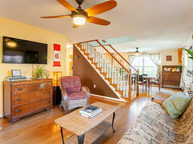 110 Chisholm Pl — Photo 4