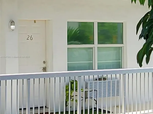 8080 Tatum Waterway Dr APT 26, Miami Beach, FL 33141