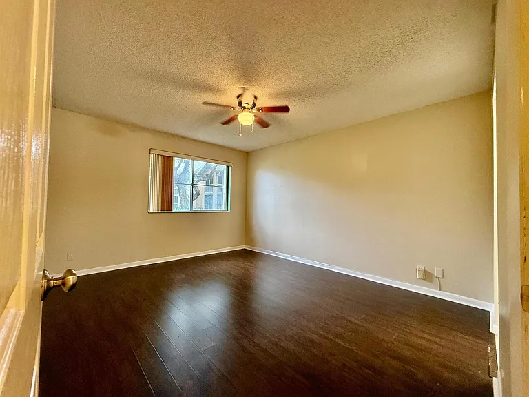 9799 Westview Dr #1015 — Photo 2