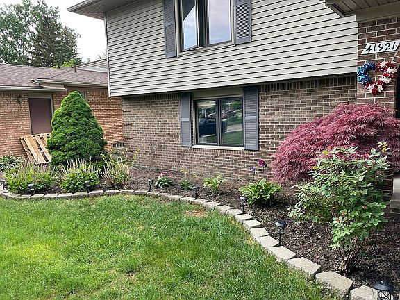 5th image of 41921 Greenwood Dr