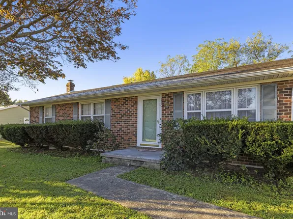 120 Meadowbrook Dr, Stephens City, VA 22655