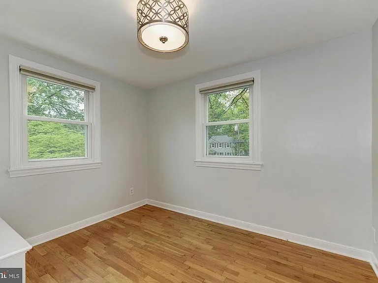 937 Patrick Henry Dr — Photo 25
