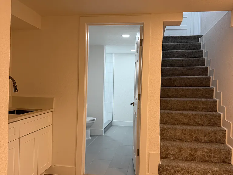 738 Geneva St — Photo 4