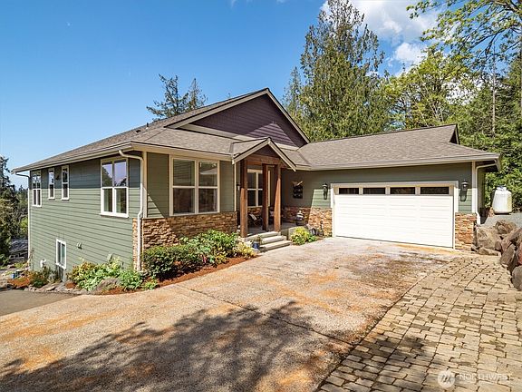 4th image of 17722 E Lake Desire Drive SE