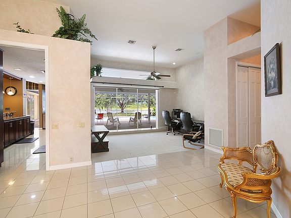 5th image of 6731 Fairway Cove Dr