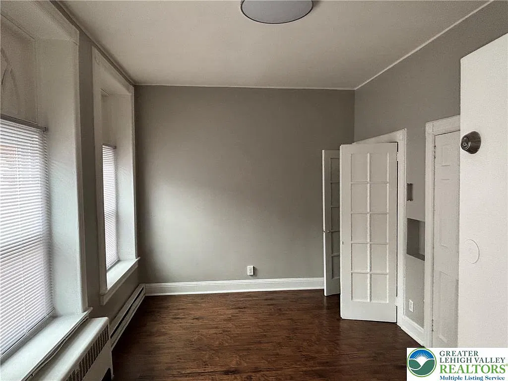 1 bed, 400 sqft, $1,000 — Photo 4