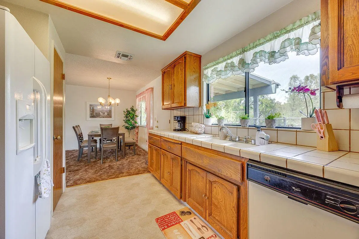 3 bed, 1340 sqft, $3,000 — Photo 3