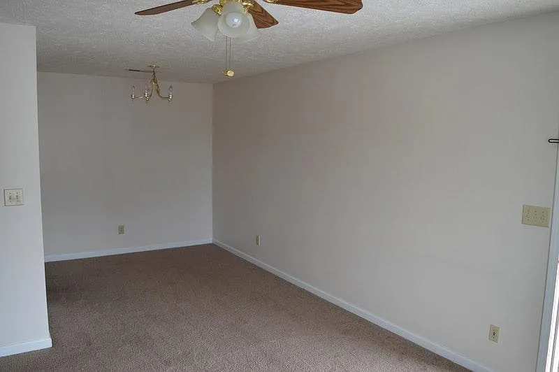 Building Photo - 2106 Ringgold Ct #H