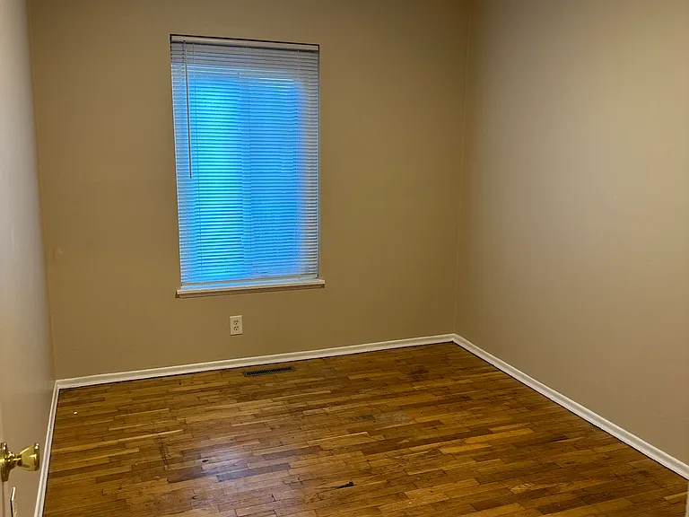 Front Middle Bedroom- Looking in