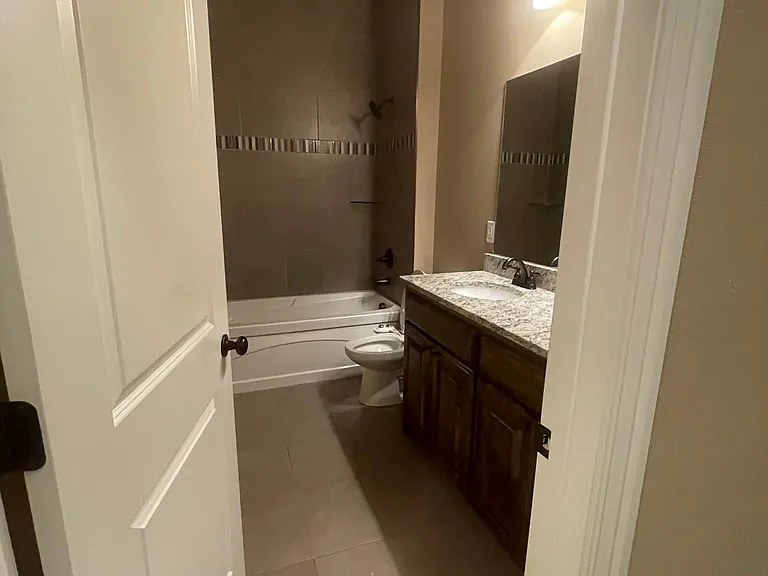 3995 Orleans Ave — Photo 13