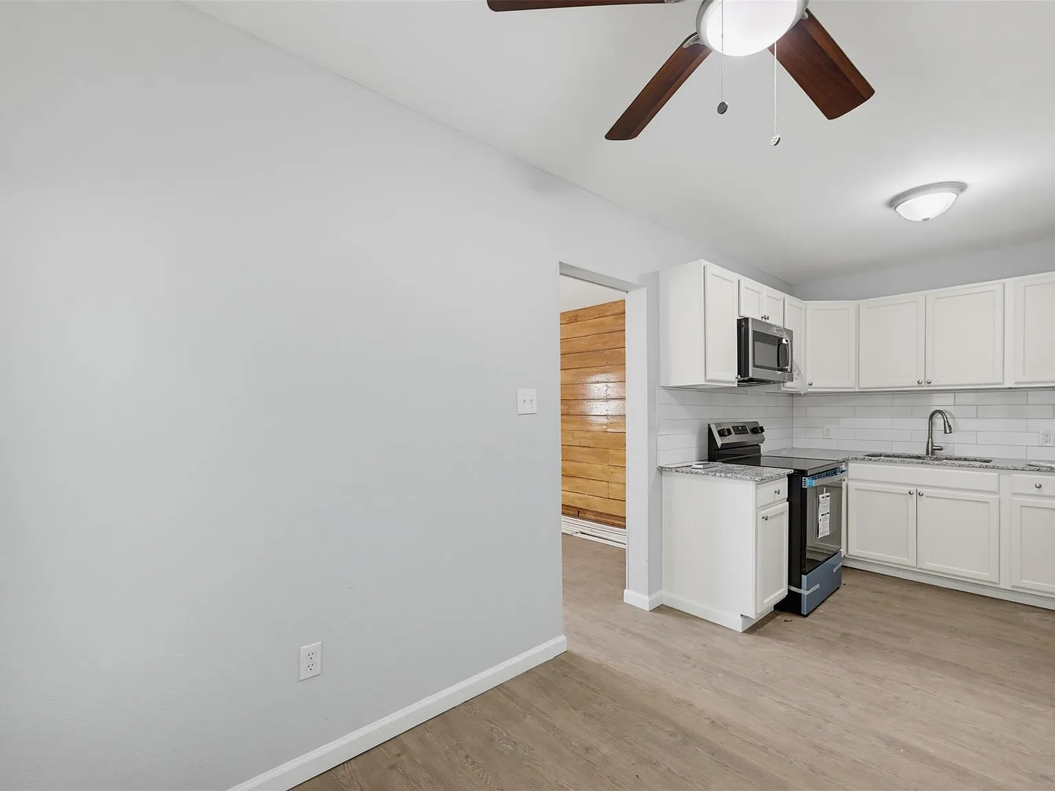 Studio, $1,200 — Photo 4