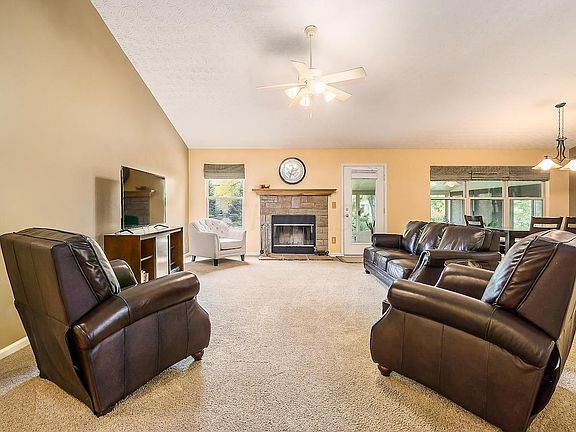 2nd image of 4301 Vista Dr