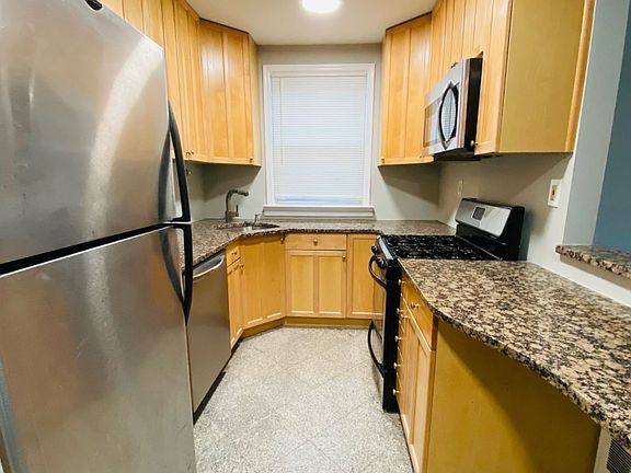 4th image of 242 E Broadway APT 4