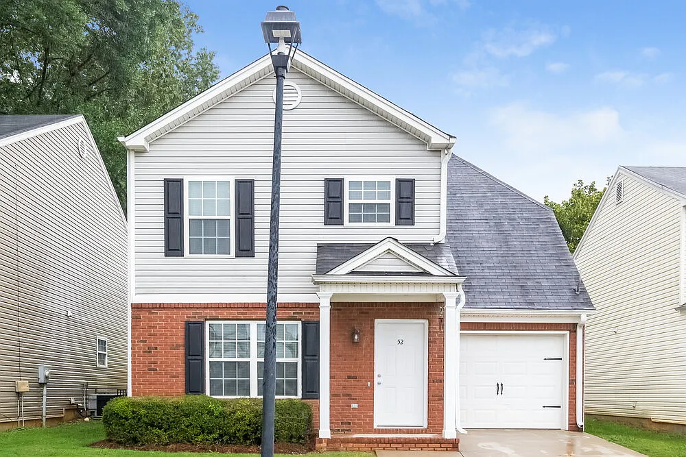 3 bed, 2.0 bath, 2018 sqft, $1,880 — Photo 1