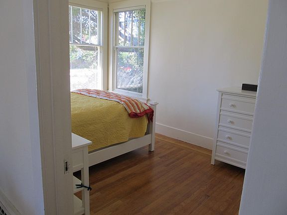Bedroom is light filled and calm!
There is a closet and space for a desk.
Or, you can tuck 2 single beds in here, or a bunk bed and have a separate living room space ! The options ...