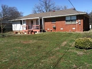 2nd image of 226 E Wyoming St