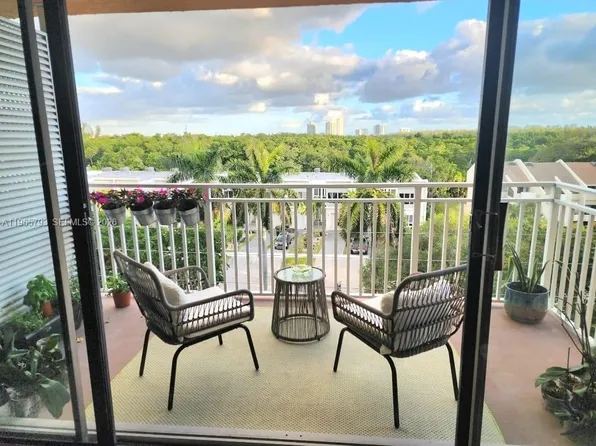 2450 NE 135th St APT 508, North Miami, FL 33181