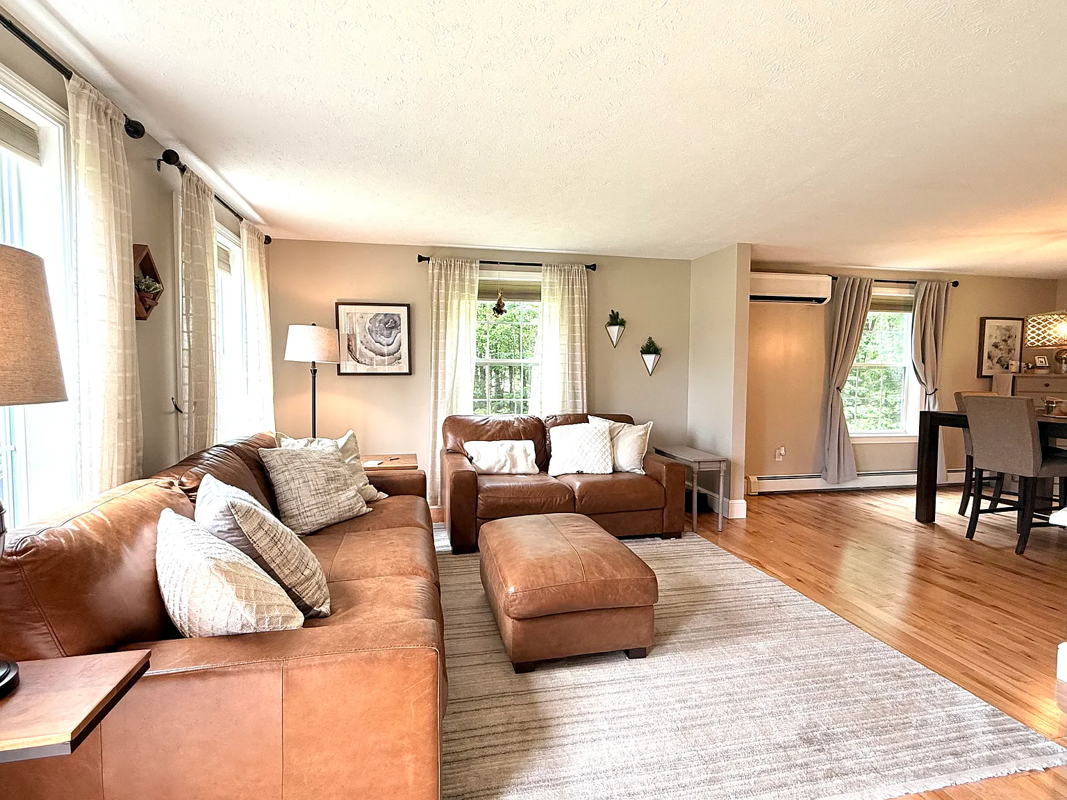 4 bed, 2.5 bath, 1904 sqft, $4,300 — Photo 3