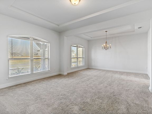 4th image of 5604 Winona Ln