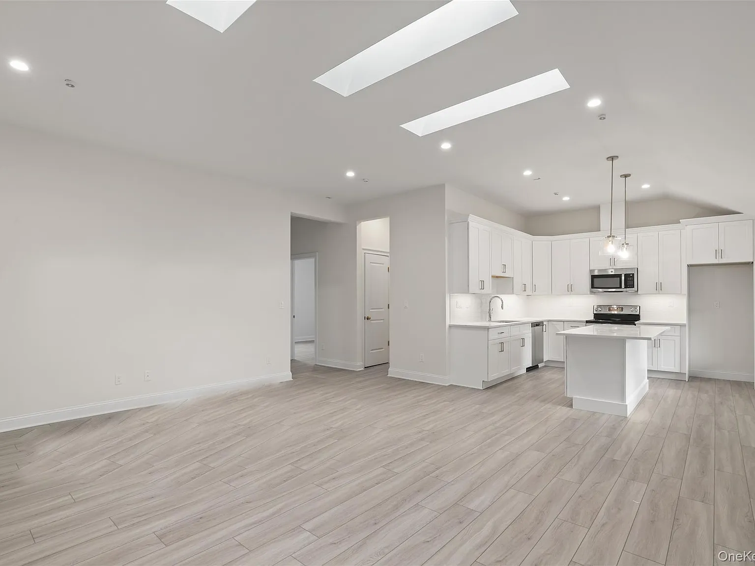 2 bed, 1.0 bath, 900 sqft, $3,500 — Photo 1