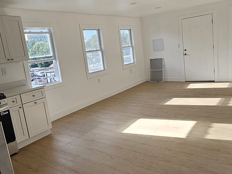 535 Washington St #3 — Photo 10