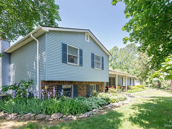 3rd image of 2518 N Madrono Ct