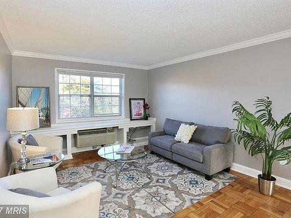 5th image of 1704 W Abingdon Dr