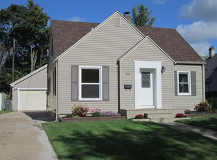 1207 Mohawk Ln, Saint Joseph, MI 49085