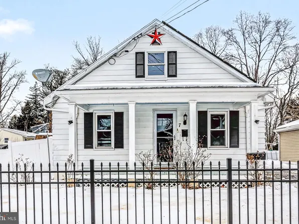 7 S George St, Mechanicsburg, PA 17055