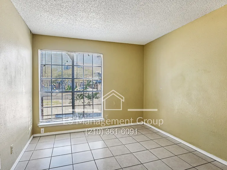 6702 Windsor Holw — Photo 25