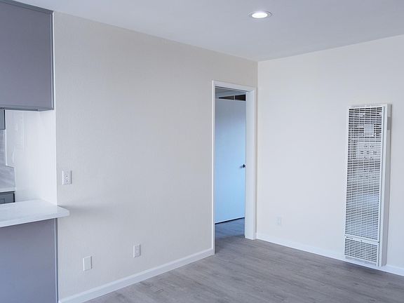 4th image of 2146 Valentine St #4