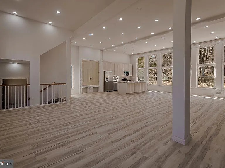 242 Hollow Rd — Photo 13