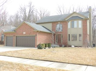 37356 Creekview Ln, New Baltimore, MI 48047