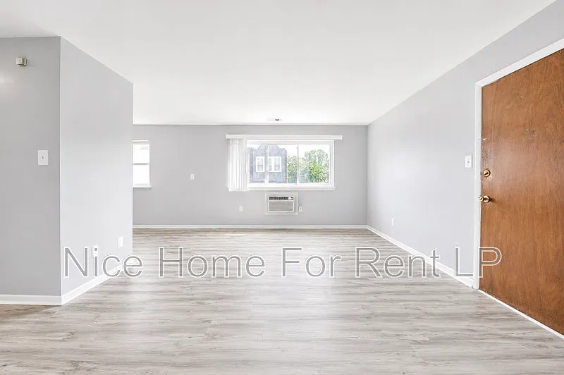 1 bed, 1.0 bath, $1,300 — Photo 4