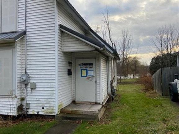 2nd image of 377 Main St