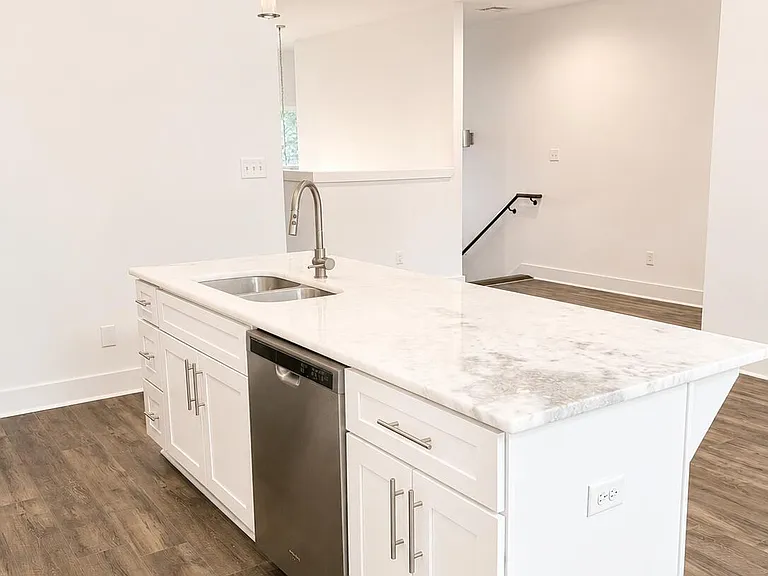 113 Highland Park Ln — Photo 2