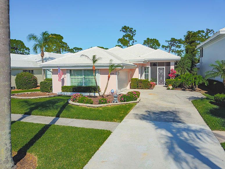 1st image of 409 SW Fairway Lndg