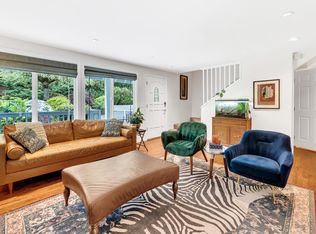 6960 93rd Ave SE, Mercer Island, WA 98040