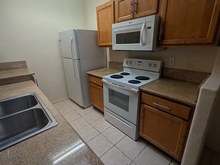 831 E Hedrick Dr #2 — Photo 4