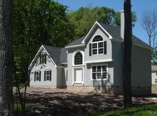 12 White Oak Dr, Pocono Township, PA 18372