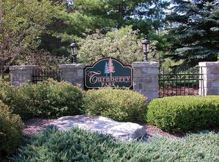 5905 Turnberry Dr, South Lyon, MI 48178